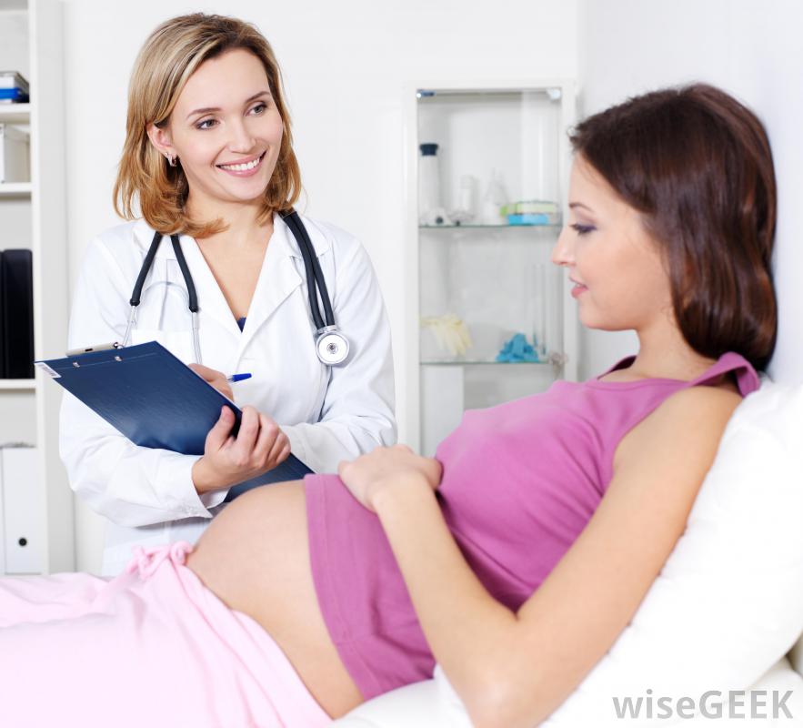 pregnant woman consulting doctor